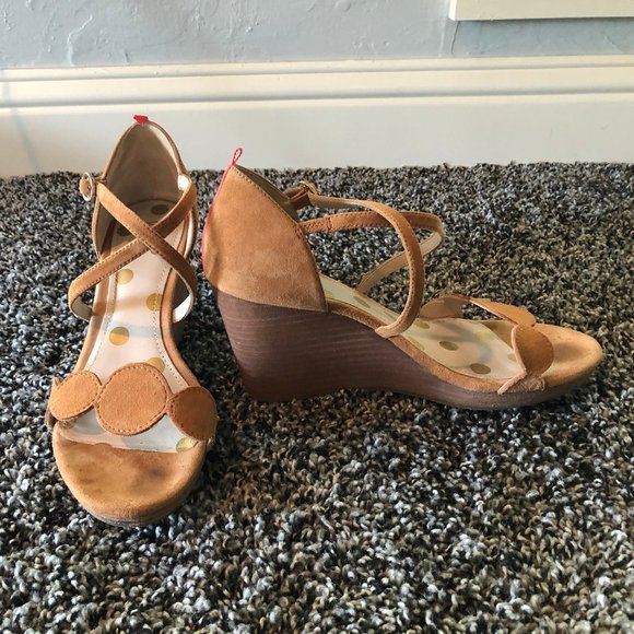 Boden Shoes - Tan Boden brand wedges. Size 38